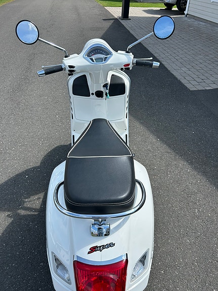 Vespa GTS SUPER 300 3 of 5