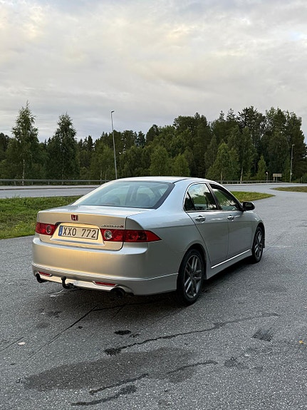 Honda Accord 3 of 8