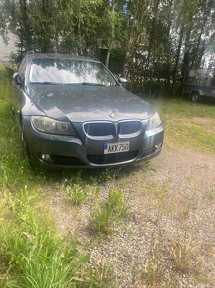 BMW 318d 2 of 7