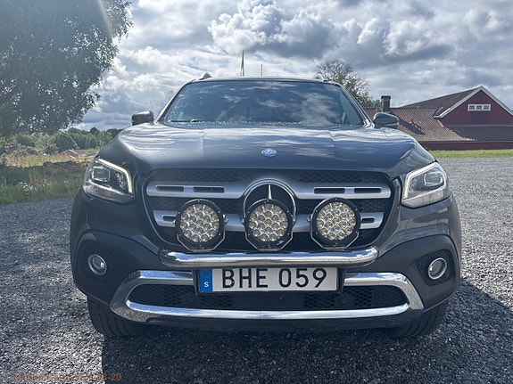 Mercedes-Benz X250 d 2 of 30