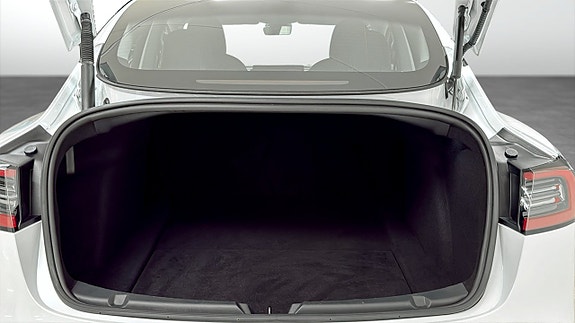 Tesla Model 3 10 of 13