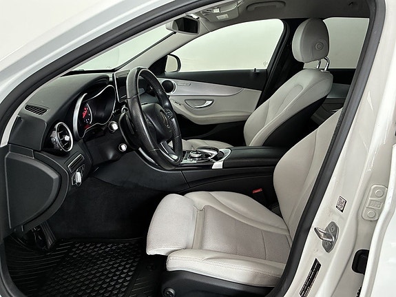 Mercedes-Benz C220 5 of 12