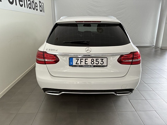 Mercedes-Benz C220 10 of 12