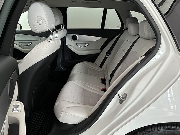 Mercedes-Benz C220 9 of 12