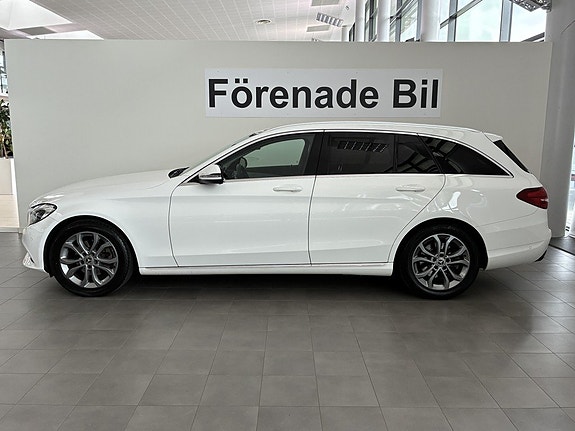 Mercedes-Benz C220 3 of 12