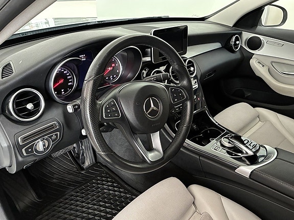Mercedes-Benz C220 7 of 12