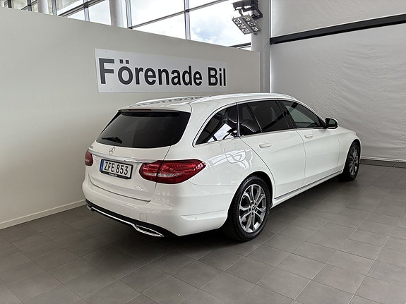 Mercedes-Benz C220 11 of 12