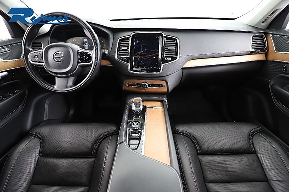 Volvo XC90 2 of 30