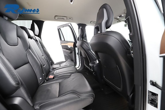 Volvo XC90 8 of 30