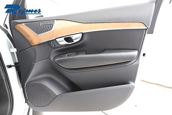 Volvo XC90 15 of 30