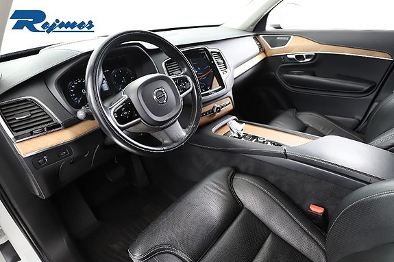 Volvo XC90 5 of 30