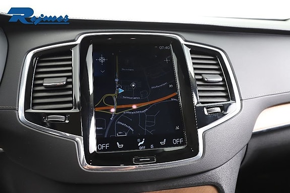 Volvo XC90 11 of 30