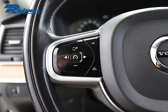 Volvo XC90 12 of 30