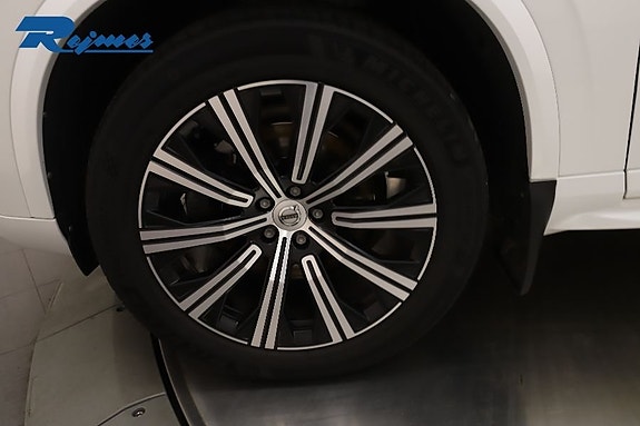 Volvo XC90 18 of 30