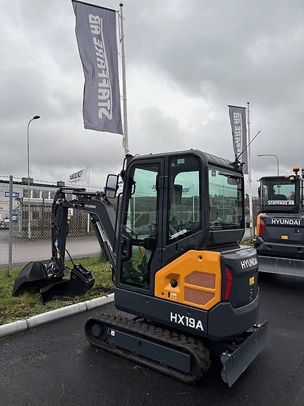 Hyundai HX 19 A 2 of 6