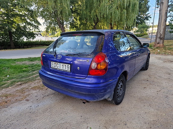 Toyota Corolla 4 of 5