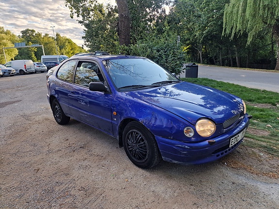 Toyota Corolla 2 of 5