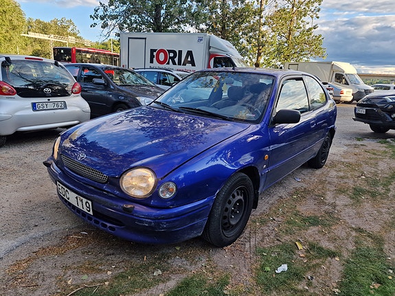 Toyota Corolla 3 of 5