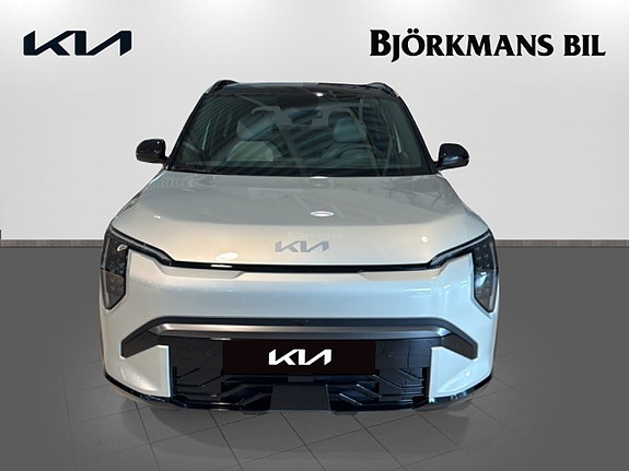 Kia EV3 2 of 18