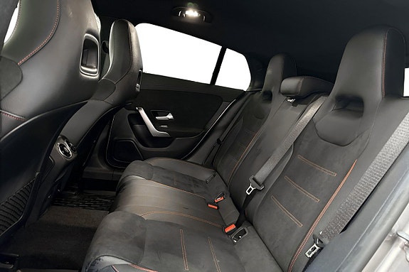 Mercedes-Benz CLA200 13 of 16