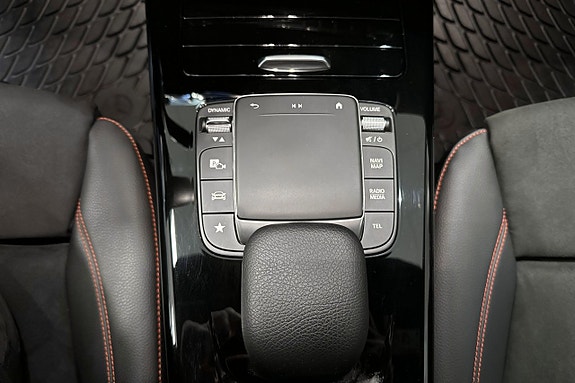 Mercedes-Benz CLA200 8 of 16