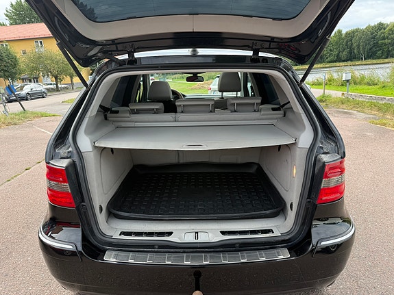 Mercedes-Benz B180 5 of 7