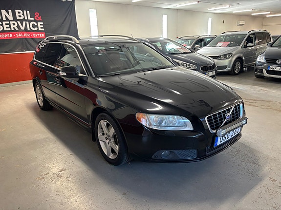 Volvo V70 2 of 7