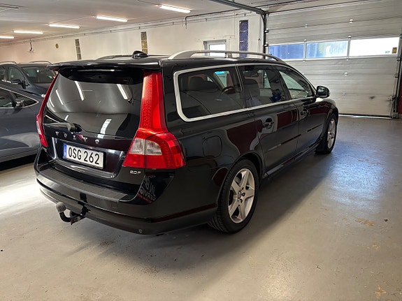 Volvo V70 3 of 7