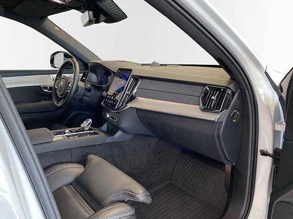 Volvo XC90 5 of 20