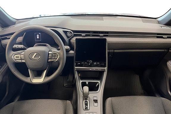 Lexus LBX 8 of 10