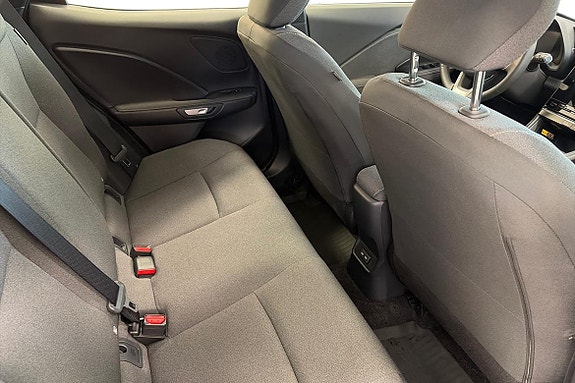 Lexus LBX 7 of 10