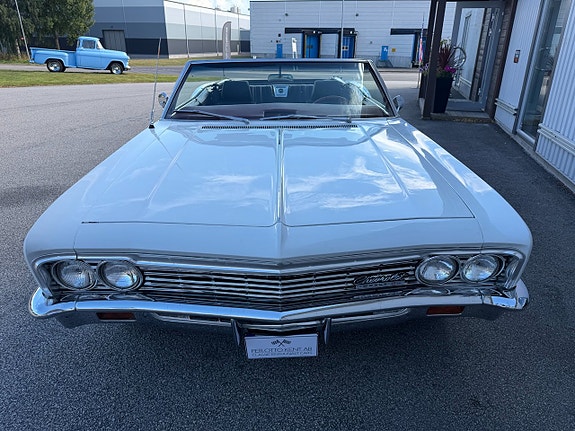 Chevrolet Impala 8 of 17