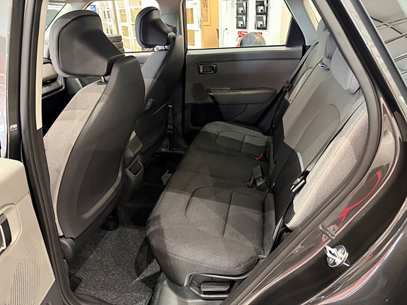 Kia Seltos 8 of 12