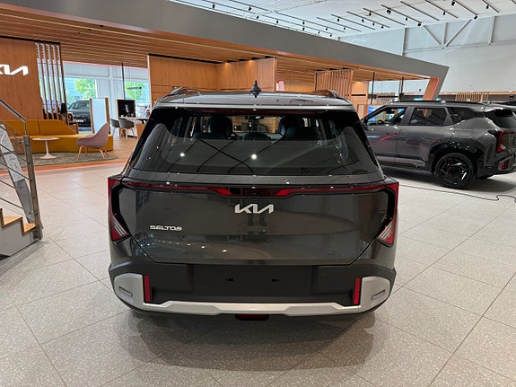 Kia Seltos 3 of 12