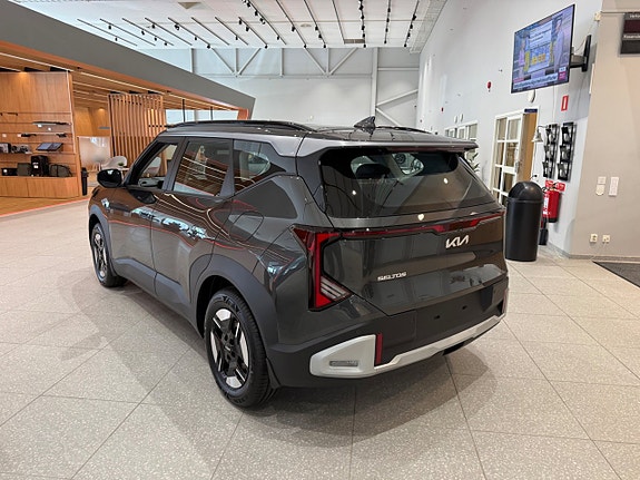 Kia Seltos 2 of 12