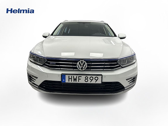Volkswagen Passat 2 of 9