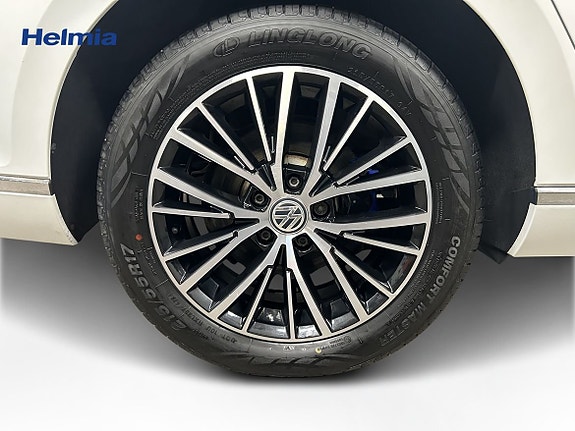 Volkswagen Passat 7 of 9