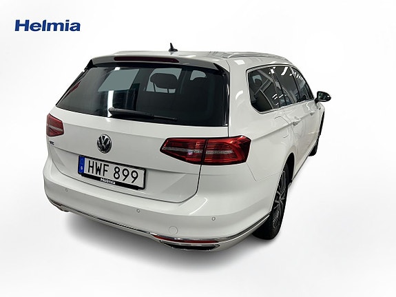 Volkswagen Passat 4 of 9