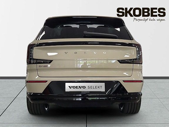 Volvo EX90 6 of 22
