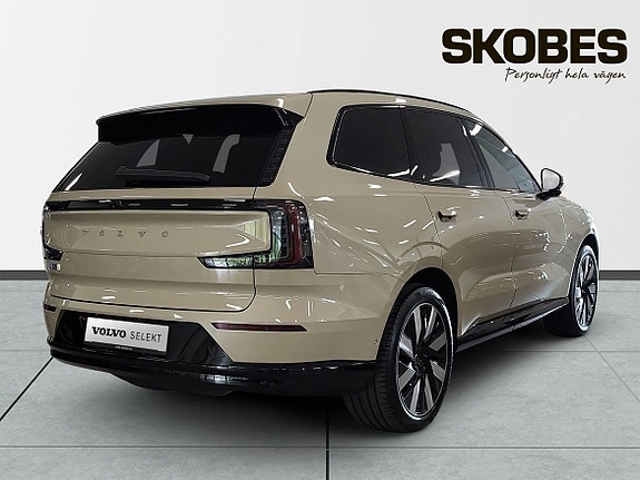 Volvo EX90 7 of 22