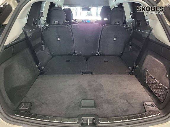 Volvo EX90 16 of 22