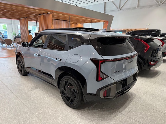 Kia Seltos 2 of 15