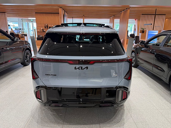 Kia Seltos 3 of 15