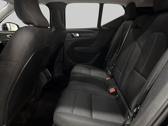 Volvo XC40 10 of 19