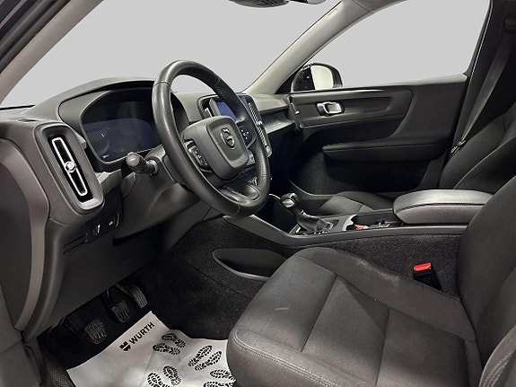 Volvo XC40 13 of 19