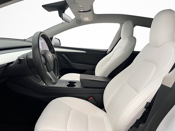 Tesla Model Y 13 of 30