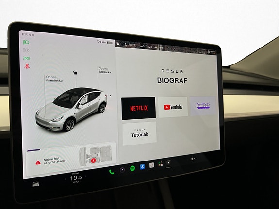 Tesla Model Y 22 of 30