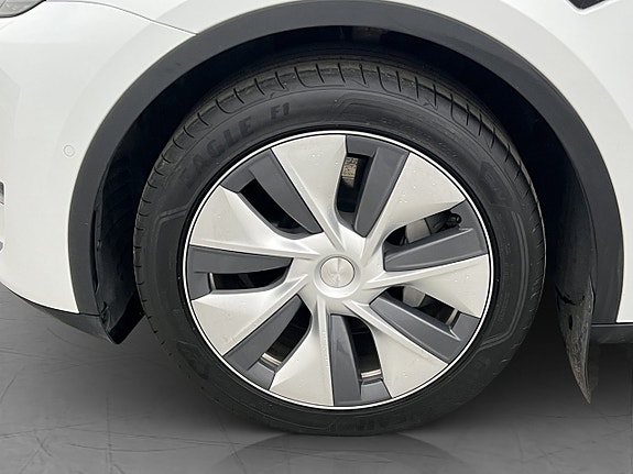 Tesla Model Y 30 of 30