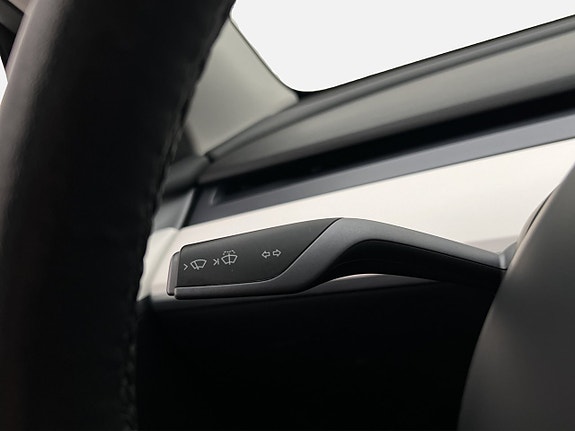 Tesla Model Y 17 of 30