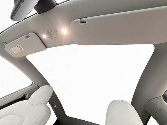 Tesla Model Y 15 of 30